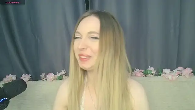 Snapshot of BabbbyFoxxx chatting on 29, 10, 2025 BabbbyFoxxx online show from 29, 10, 2025