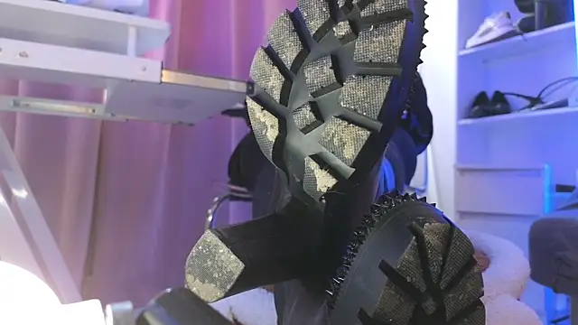 Snapshot of CruelSiren chatting on 18, 11, 2025 CruelSiren online show from 18, 11, 2025