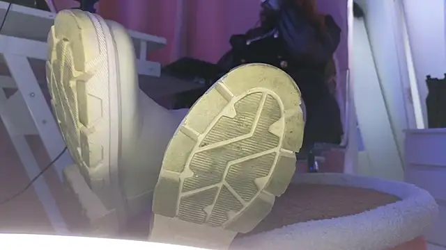 Snapshot of CruelSiren chatting on 26, 11, 2025 CruelSiren online show from 26, 11, 2025