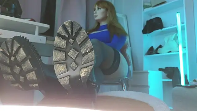 Snapshot of CruelSiren chatting on 4, 12, 2025 CruelSiren online show from 4, 12, 2025