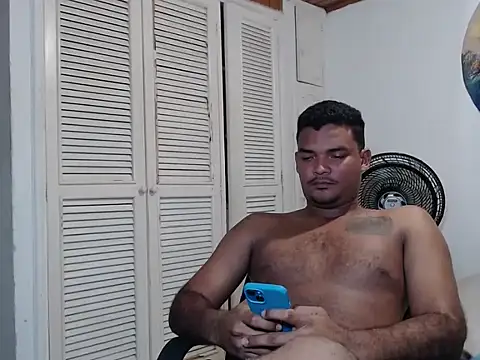 Snapshot of latinboyhugecock chatting on 29, 10, 2025 latinboyhugecock online show from 29, 10, 2025