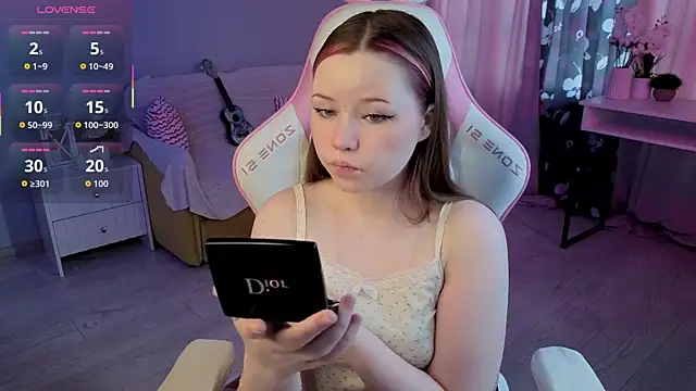 Snapshot of Sweetie_Hope chatting on 5, 10, 2025 Sweetie Hope online show from 5, 10, 2025