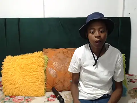 SweetSlenderChoc online show from 12, 2, 2026