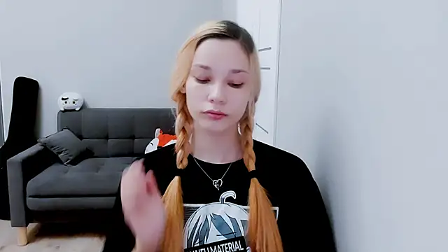 Kitten Alissa online show from 13, 9, 2025