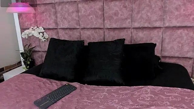 Snapshot of Ely09_ chatting on 11, 11, 2025 Ely09 online show from 11, 11, 2025