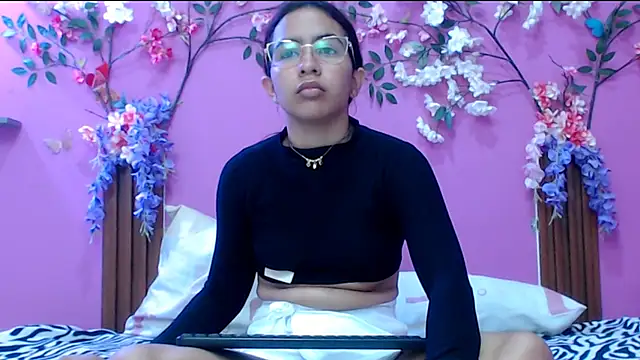 skinnysofia18 online show from 15, 1, 2026