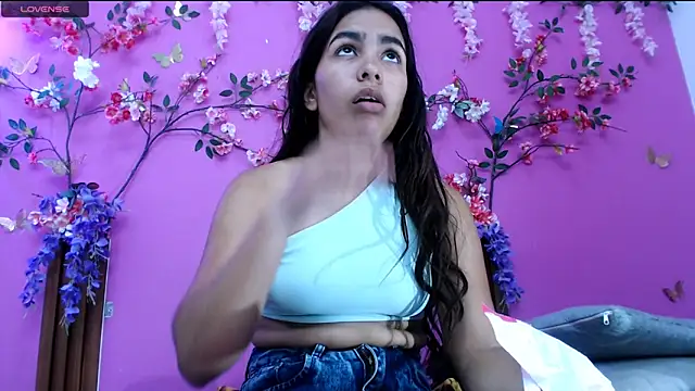 Snapshot of skinnysofia18 chatting on 18, 6, 2026 skinnysofia18 online show from 18, 6, 2026