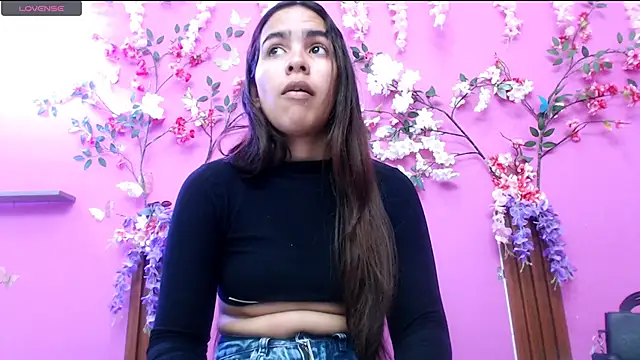 Snapshot of skinnysofia18 chatting on 20, 6, 2026 skinnysofia18 online show from 20, 6, 2026