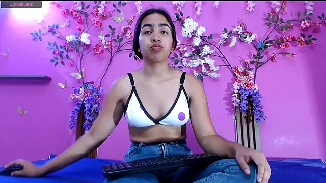 skinnysofia18 online show from 22, 6, 2026