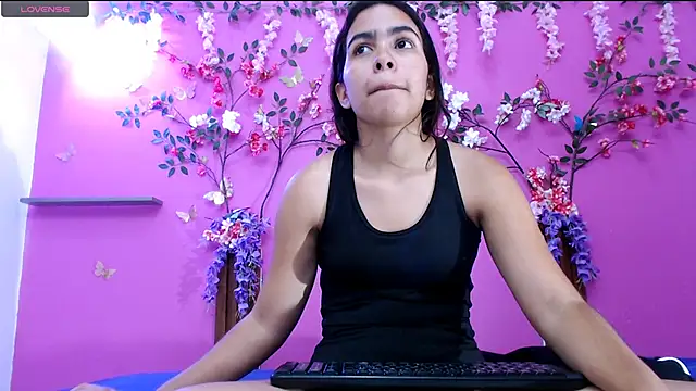 skinnysofia18 online show from 24, 6, 2026
