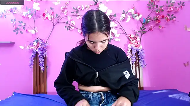 skinnysofia18 online show from 2, 7, 2026