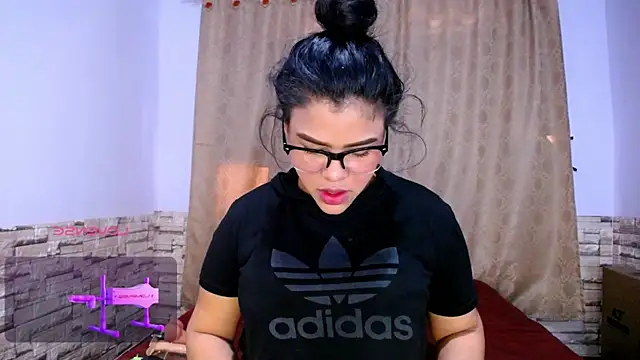 Snapshot of Bicky_24 chatting on 5, 11, 2025 Bicky 24 online show from 5, 11, 2025