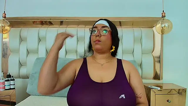 TiffantyAndStacy online show from 26, 9, 2025