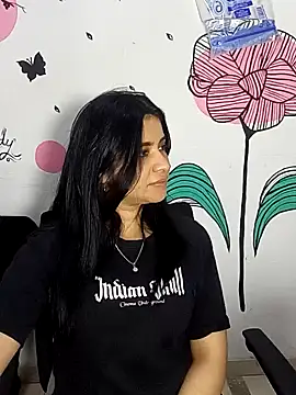 Snapshot of ValerieLove_ chatting on 18, 10, 2025 ValerieLove  online show from 18, 10, 2025