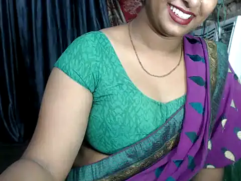 Snapshot of DearKimmi chatting on 12, 12, 2024 DearKimmi online show from 12, 12, 2024