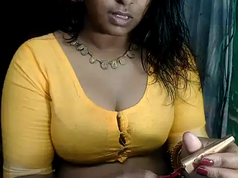 Snapshot of DearKimmi chatting on 5, 1, 2025 DearKimmi online show from 5, 1, 2025