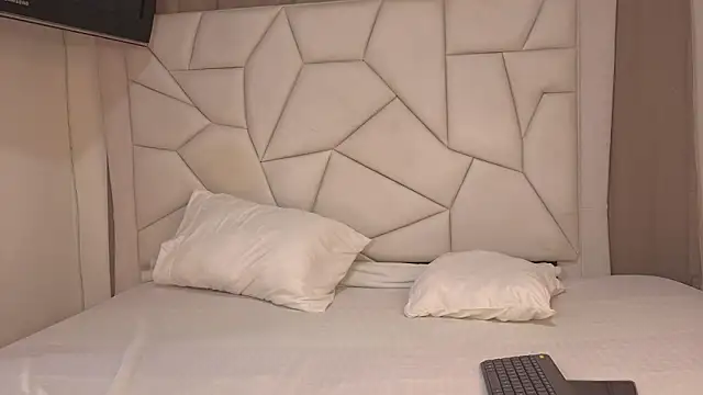 Paulaboterom online show from 3, 11, 2025