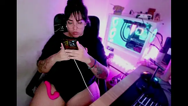 Snapshot of PinkDenial chatting on 17, 9, 2025 PinkDenial online show from 17, 9, 2025