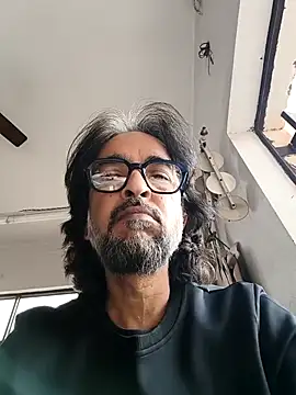 Snapshot of malhotra21 chatting on 21, 11, 2025 malhotra21 online show from 21, 11, 2025