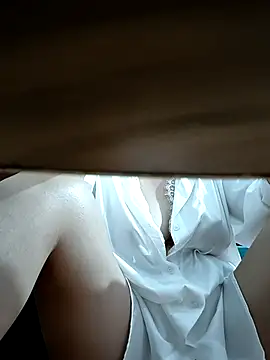 Yui-Linh online show from 18, 9, 2025