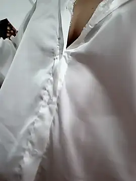 Yui-Linh online show from 21, 9, 2025