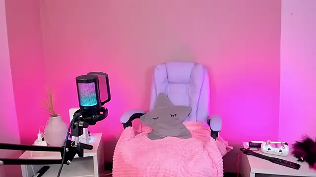 hollie joliie online show from 12, 1, 2026