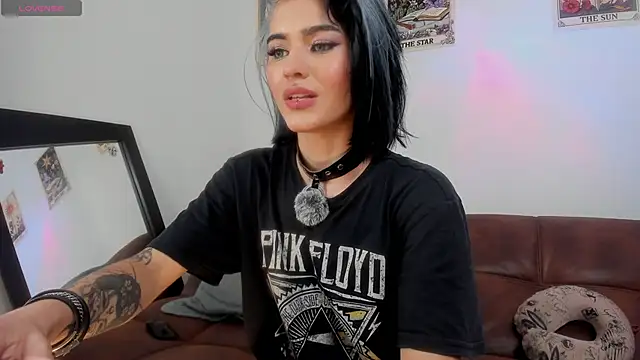La Diabla 111  online show from 30, 4, 2026