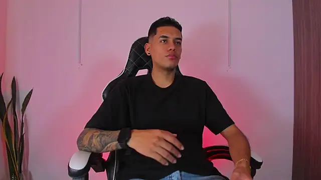 Nickyblazze  online show from 30, 9, 2025