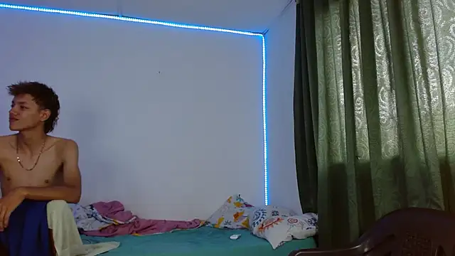 Snapshot of Lucy_y_Jacob chatting on 17, 9, 2025 Lucy y Jacob online show from 17, 9, 2025