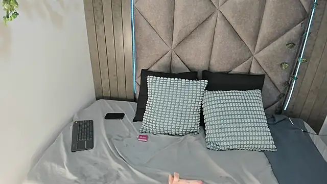 AAronBaker  online show from 11, 10, 2025