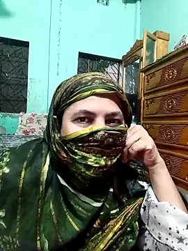 Snapshot of Bonni-20 chatting on 29, 10, 2025 Bonni-20 online show from 29, 10, 2025