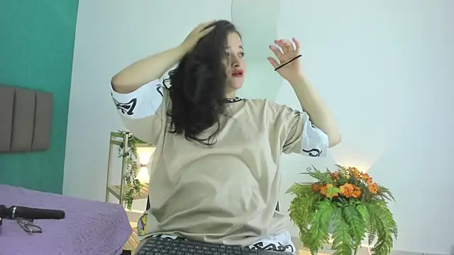 aradia kiss online show from 15, 9, 2025