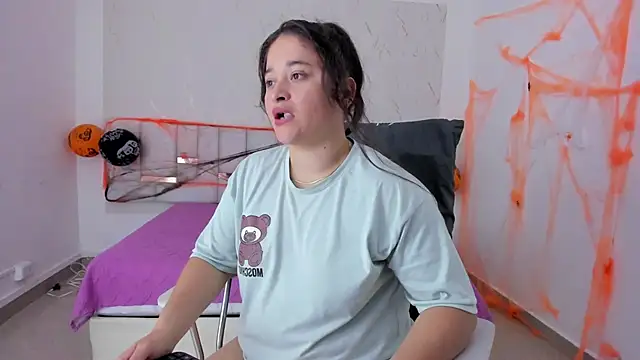 aradia kiss online show from 20, 10, 2025