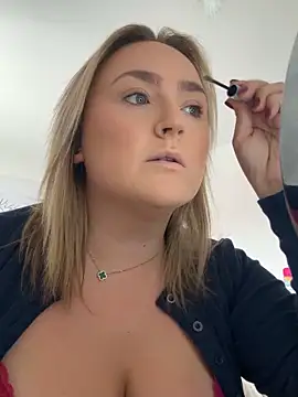 Elliemaee online show from 18, 9, 2025