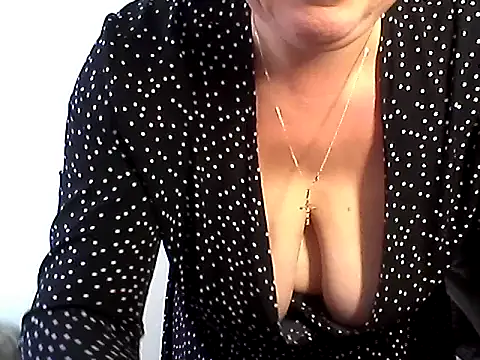 EllaLove2277 online show from 1, 11, 2025