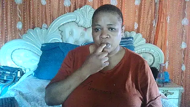 Snapshot of BUSTY_QUEEEN chatting on 18, 10, 2025 BUSTY QUEEEN online show from 18, 10, 2025