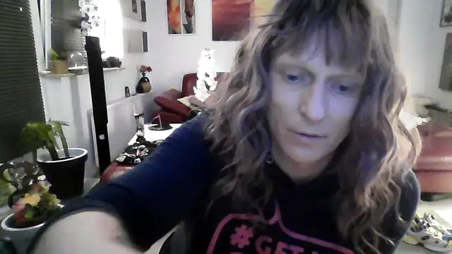 Snapshot of hellgirl1980 chatting on 15, 10, 2025 hellgirl1980 online show from 15, 10, 2025