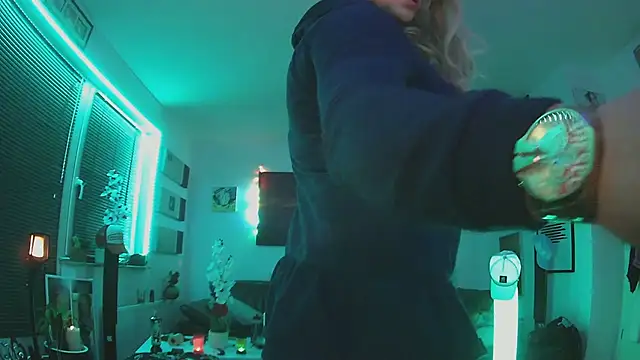 Snapshot of hellgirl1980 chatting on 22, 10, 2025 hellgirl1980 online show from 22, 10, 2025