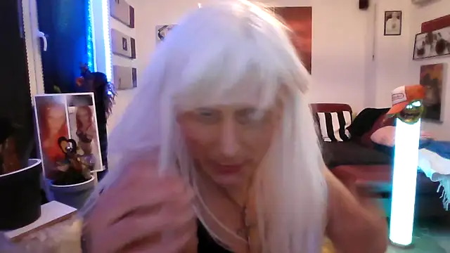 Snapshot of hellgirl1980 chatting on 31, 10, 2025 hellgirl1980 online show from 31, 10, 2025