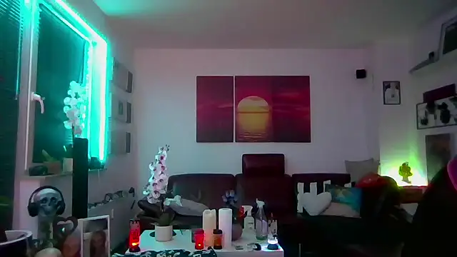 Snapshot of hellgirl1980 chatting on 19, 11, 2025 hellgirl1980 online show from 19, 11, 2025