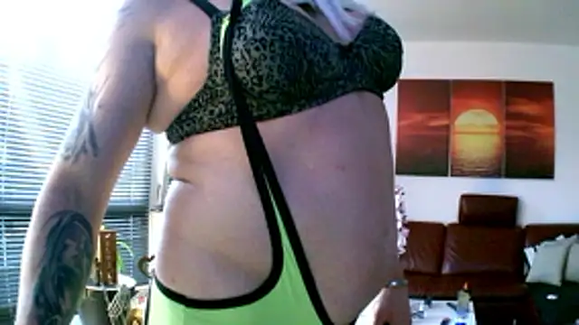 Snapshot of hellgirl1980 chatting on 24, 11, 2025 hellgirl1980 online show from 24, 11, 2025