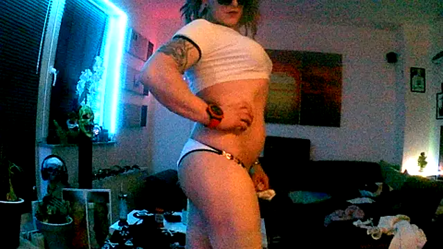 Snapshot of hellgirl1980 chatting on 1, 12, 2025 hellgirl1980 online show from 1, 12, 2025