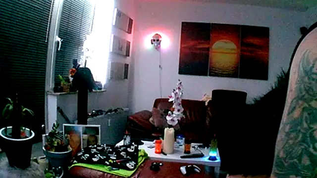 Snapshot of hellgirl1980 chatting on 4, 12, 2025 hellgirl1980 online show from 4, 12, 2025