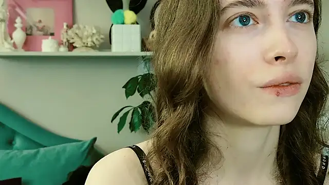 Yoka paradoXXX online show from 18, 5, 2026