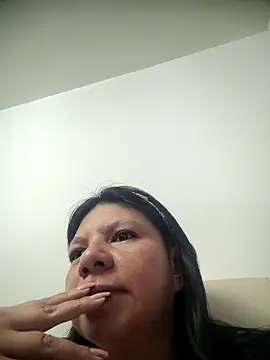 Snapshot of kinky_momm chatting on 7, 10, 2025 kinky momm online show from 7, 10, 2025