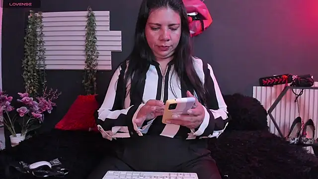 kinky momm online show from 9, 7, 2026