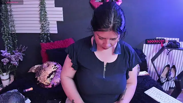 kinky momm online show from 10, 7, 2026