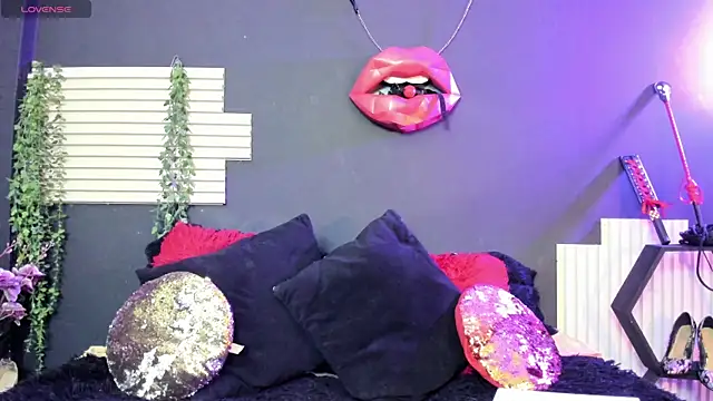 kinky momm online show from 18, 7, 2026