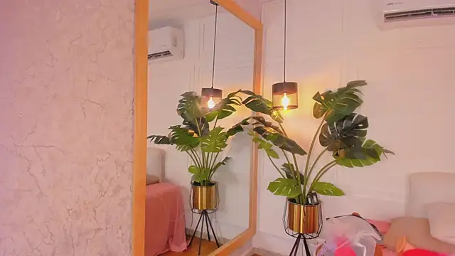 Dafne Hillss online show from 11, 2, 2026