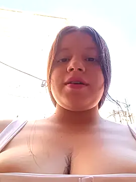Snapshot of Shell_Latina chatting on 28, 10, 2025 Shell Latina online show from 28, 10, 2025